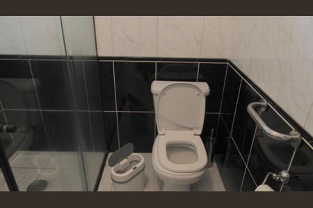 Casa à venda com 230m², 5 quartos e 3 vagasBanheiro social 2