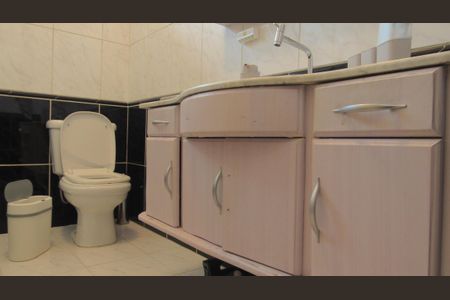 Casa à venda com 230m², 5 quartos e 3 vagasBanheiro social 2
