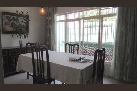 Casa à venda com 230m², 5 quartos e 3 vagasSala