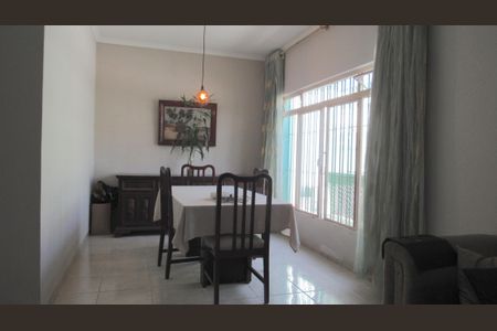 Casa à venda com 230m², 5 quartos e 3 vagasSala