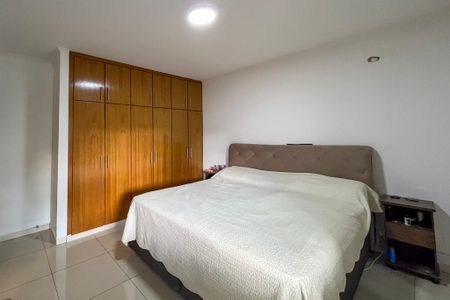 Casa à venda com 250m², 4 quartos e 4 vagasSuite 1
