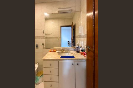 Casa à venda com 250m², 4 quartos e 4 vagasBanheiro da Suíte