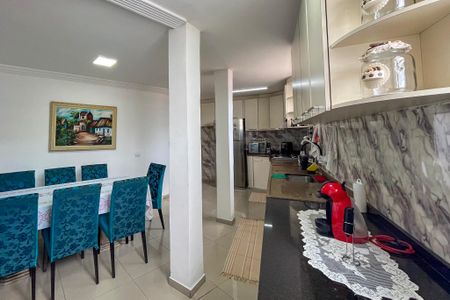 Casa à venda com 250m², 4 quartos e 4 vagasCozinha