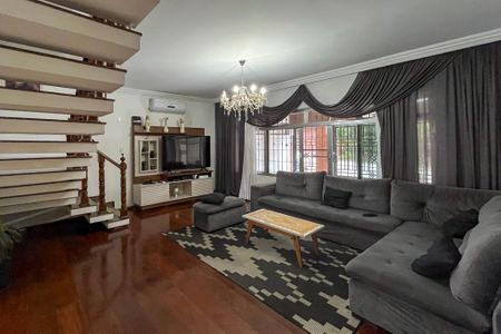Casa à venda com 250m², 4 quartos e 4 vagasSala