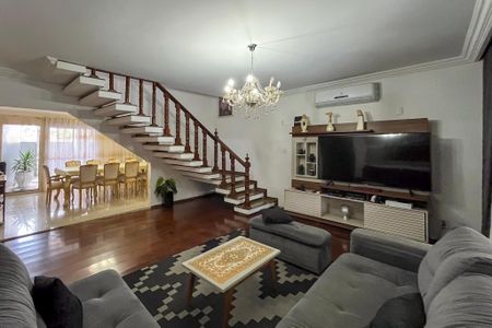 Casa à venda com 250m², 4 quartos e 4 vagasSala