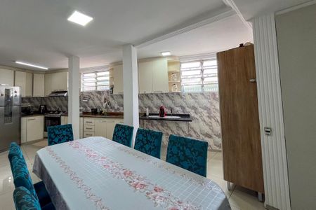 Casa à venda com 250m², 4 quartos e 4 vagasCozinha