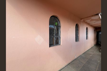 Casa à venda com 125m², 5 quartos e 2 vagasCorredor externo 