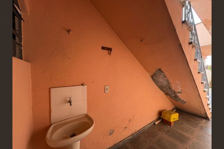 Casa à venda com 125m², 5 quartos e 2 vagasCorredor externo 