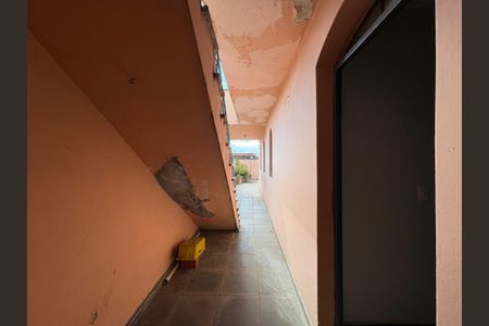 Casa à venda com 125m², 5 quartos e 2 vagasCorredor externo 