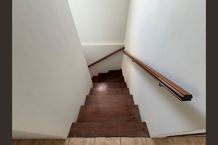 Casa à venda com 125m², 5 quartos e 2 vagasEscada interna 