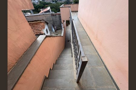 Casa à venda com 125m², 5 quartos e 2 vagasEscada