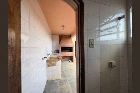 Casa à venda com 125m², 5 quartos e 2 vagasBanheiro de serviço 1
