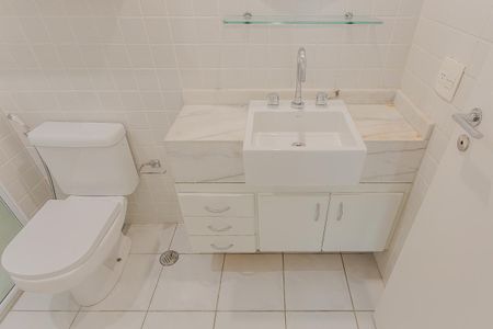 Apartamento para alugar com 55m², 2 quartos e 1 vaga Apartamento para alugar com 55m², 2 quartos e 1 vagaBanheiro da Suíte