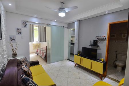 Sala de kitnet/studio para alugar com 1 quarto, 35m² em Imperial de São Cristóvão, Rio de Janeiro