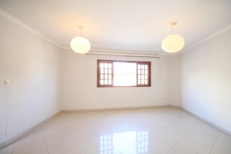 Sala de casa à venda com 3 quartos, 200m² em Vila Suzana, São Paulo