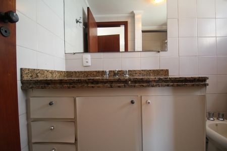 Casa à venda com 200m², 3 quartos e 2 vagasBanheiro Suíte 