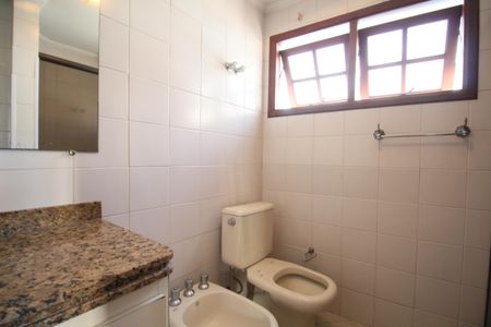 Casa à venda com 200m², 3 quartos e 2 vagasBanheiro Suíte 
