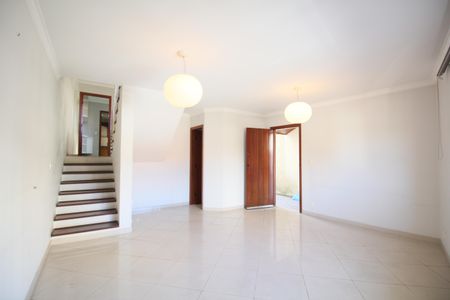 Sala de casa à venda com 3 quartos, 200m² em Vila Suzana, São Paulo