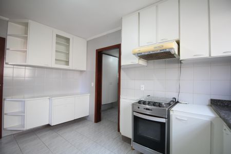 Casa à venda com 200m², 3 quartos e 2 vagasCozinha - Armários