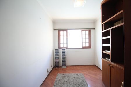 Casa à venda com 200m², 3 quartos e 2 vagasEscritório
