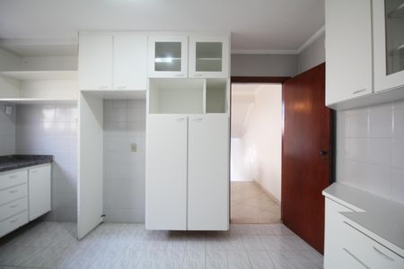 Casa à venda com 200m², 3 quartos e 2 vagasCozinha - Armários