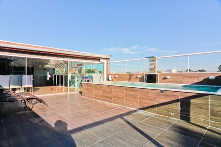 Casa à venda com 200m², 2 quartos e 3 vagas Casa à venda com 200m², 2 quartos e 3 vagasÁrea externa