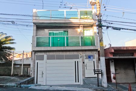 Casa à venda com 200m², 2 quartos e 3 vagas Casa à venda com 200m², 2 quartos e 3 vagasFachada