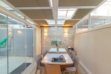 Casa de condomínio à venda com 131m², 2 quartos e 2 vagasVaranda 