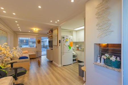 Sala de casa de condomínio à venda com 2 quartos, 131m² em Marechal Rondon, Canoas