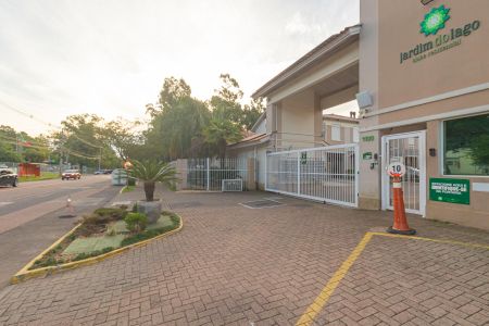 Casa de condomínio à venda com 131m², 2 quartos e 2 vagasPortaria/vista da rua