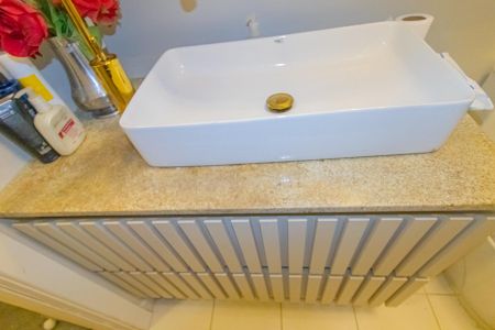 Casa de condomínio à venda com 131m², 2 quartos e 2 vagasBanheiro