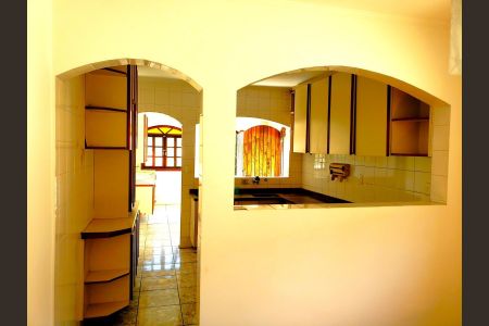 Foto 04 de casa para alugar com 4 quartos, 225m² em Vila Irmaos Arnoni, São Paulo