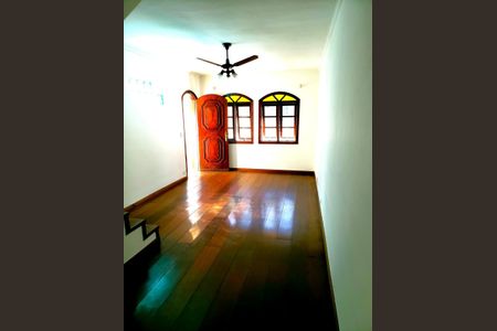 Foto 02 de casa para alugar com 4 quartos, 225m² em Vila Irmaos Arnoni, São Paulo