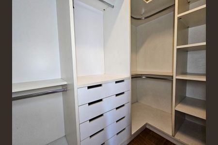 Apartamento à venda com 111m², 2 quartos e 2 vagasCloset da suíte 1