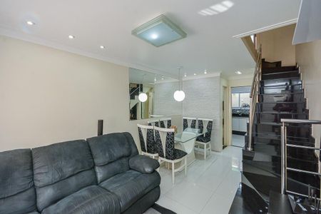 Casa de condomínio à venda com 65m², 2 quartos e 2 vagasSala