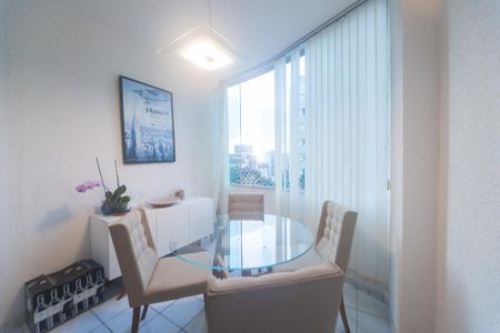 Apartamento à venda com 60m², 2 quartos e 1 vagaSala de Jantar