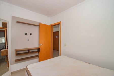 Quarto 1 de apartamento para alugar com 2 quartos, 43m² em Jardim Dona Leopoldina, Porto Alegre