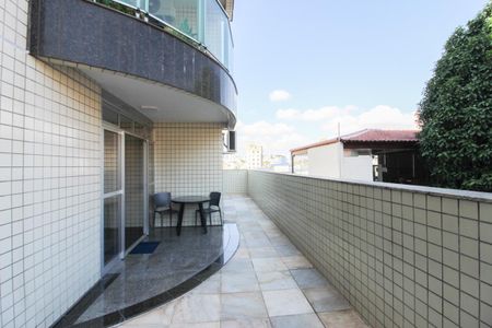 Apartamento à venda com 241m², 4 quartos e 3 vagasÁrea Privativa - Varanda 