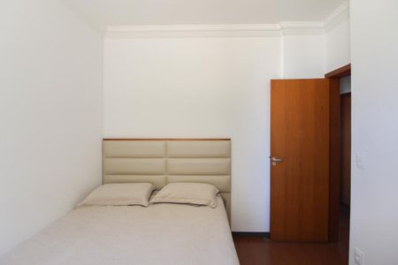 Apartamento à venda com 241m², 4 quartos e 3 vagasQuarto 2
