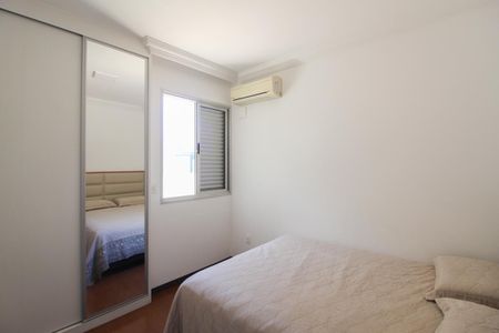 Apartamento à venda com 241m², 4 quartos e 3 vagasQuarto 2