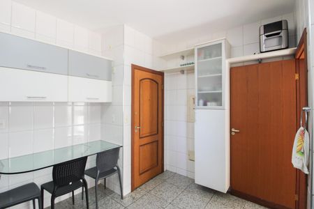Apartamento à venda com 241m², 4 quartos e 3 vagasCozinha