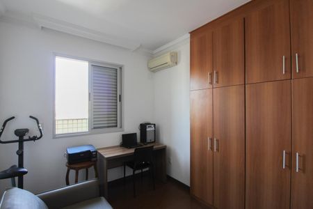Apartamento à venda com 241m², 4 quartos e 3 vagasQuarto 1