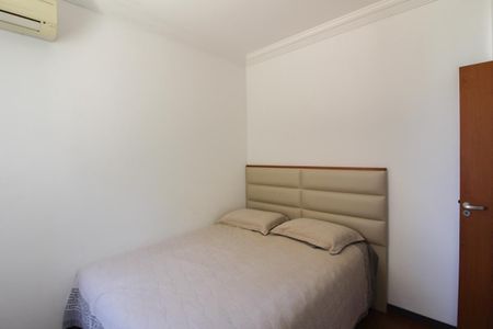 Apartamento à venda com 241m², 4 quartos e 3 vagasQuarto 2