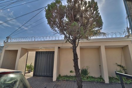 Casa para alugar com 150m², 3 quartos e 4 vagasFachada