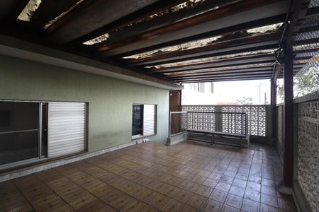 Casa à venda com 235m², 3 quartos e 2 vagasVaranda