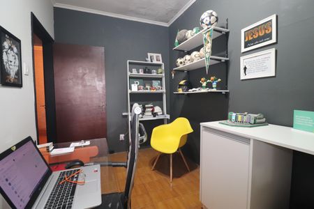 Casa à venda com 235m², 3 quartos e 2 vagasQuarto 2