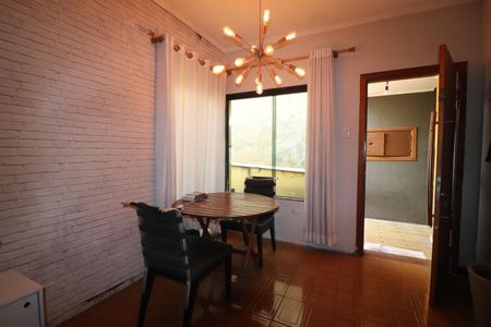 Casa à venda com 235m², 3 quartos e 2 vagasSala