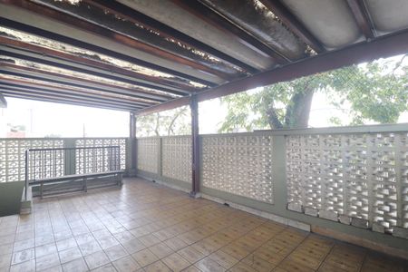 Casa à venda com 235m², 3 quartos e 2 vagasVaranda
