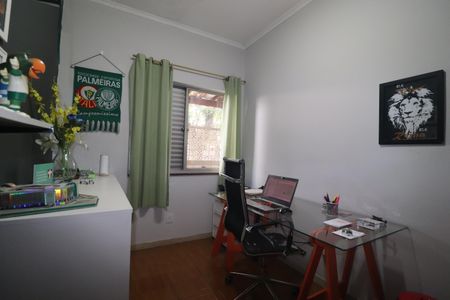 Casa à venda com 235m², 3 quartos e 2 vagasQuarto 2