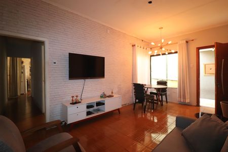 Casa à venda com 235m², 3 quartos e 2 vagasSala